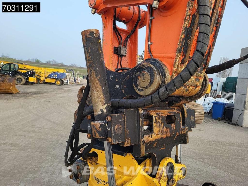 Hitachi ZX300 LC -6 Photo 14
