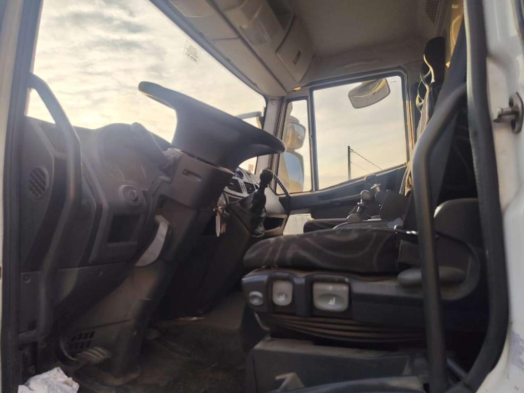 Iveco EUROCARGO 160E25K Photo 16