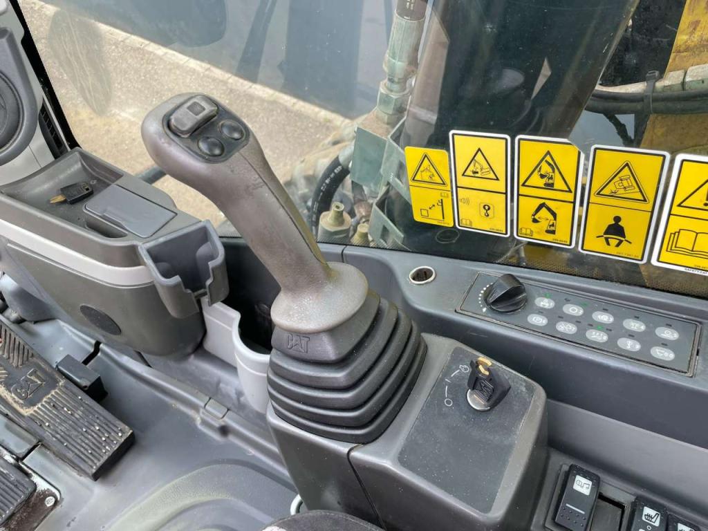 Caterpillar M322D Photo 20