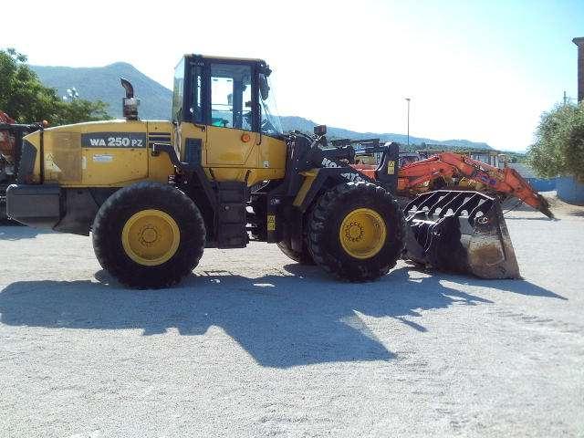 Komatsu WA250-5 Photo 10