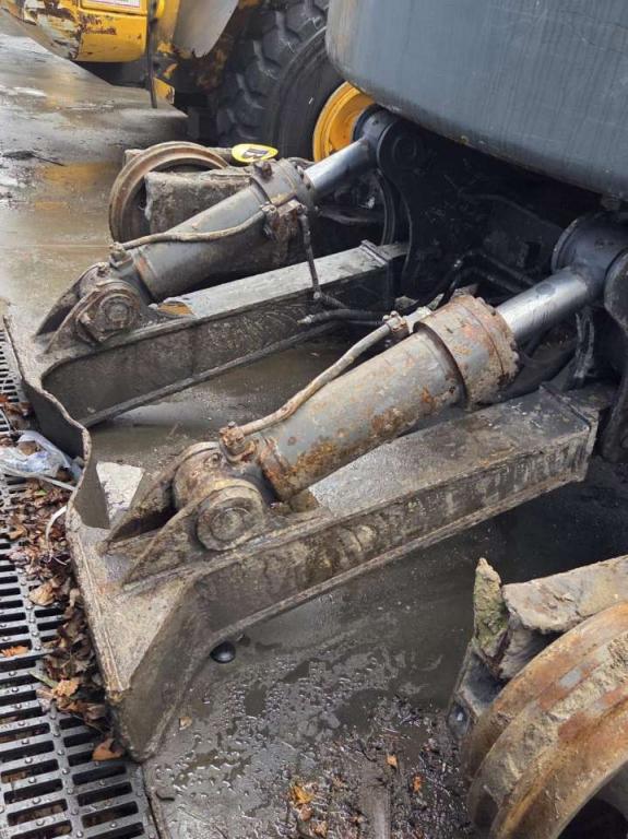 Volvo Left dozer blade cylinder 14538698 Photo 3