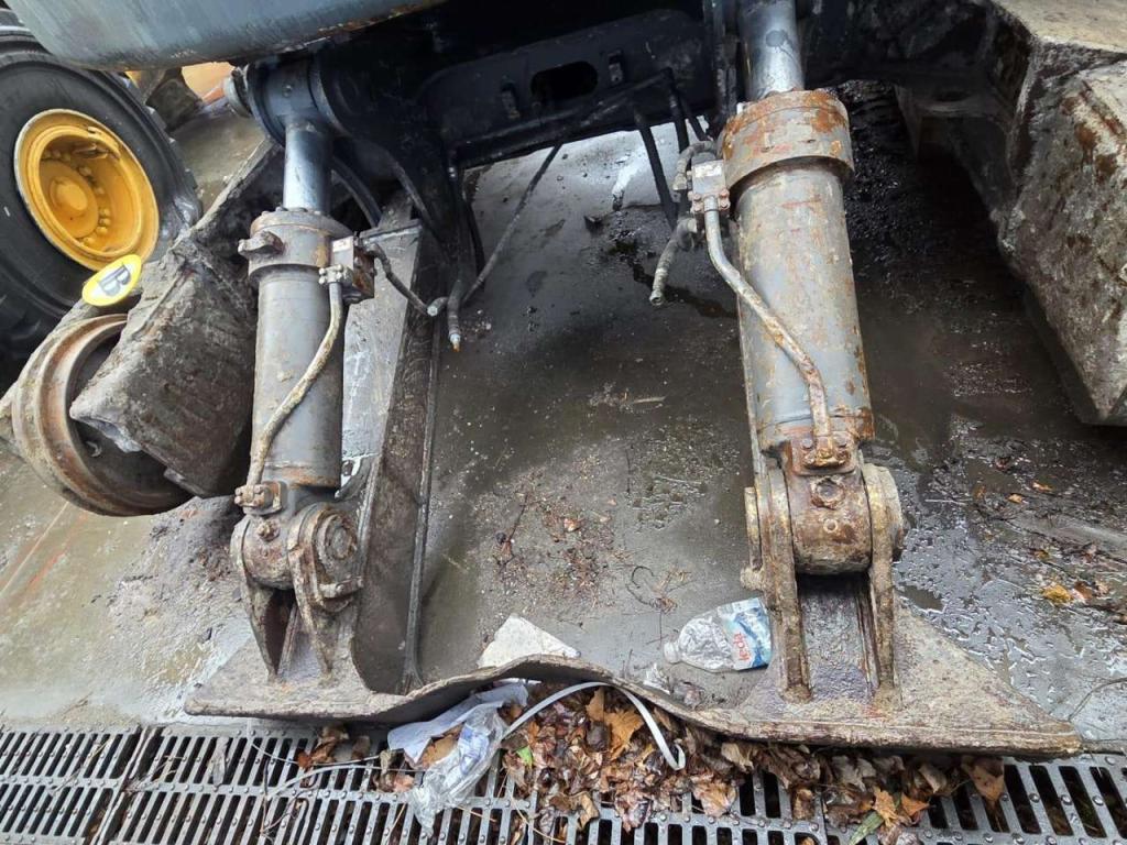 Volvo Left dozer blade cylinder 14538698 Photo 4