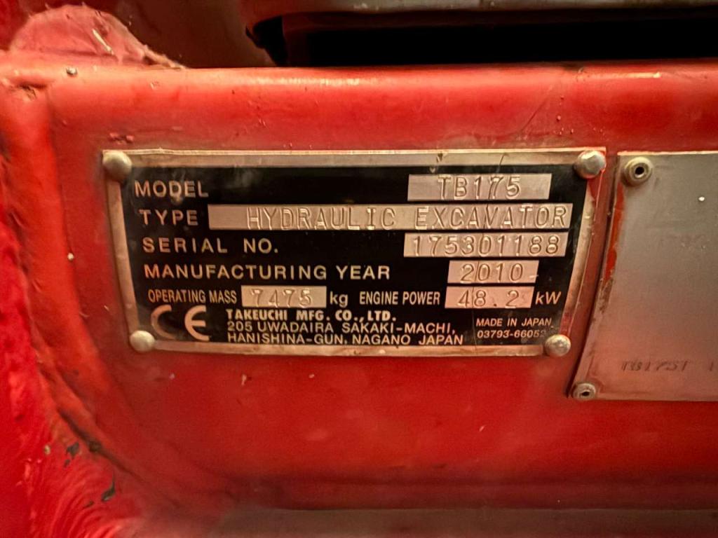 Takeuchi TB175 Photo 2