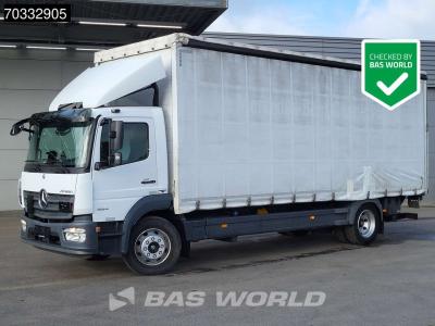 Mercedes-Benz Atego 1524 4X2 15tonner curtainsides 1500kg Ladebordwand Automatic Airco Euro 6 en vente par BAS World B.V.