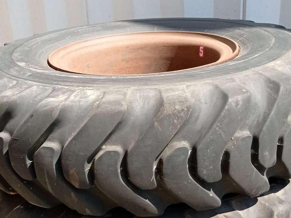 Pirelli FUORISTRADA 16.00-24 CON CERCHI Photo 1