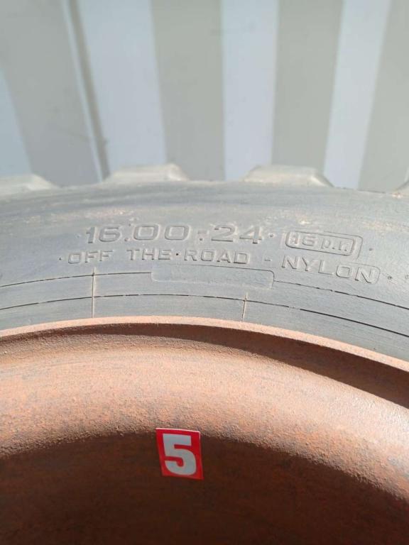 Pirelli FUORISTRADA 16.00-24 CON CERCHI Photo 3