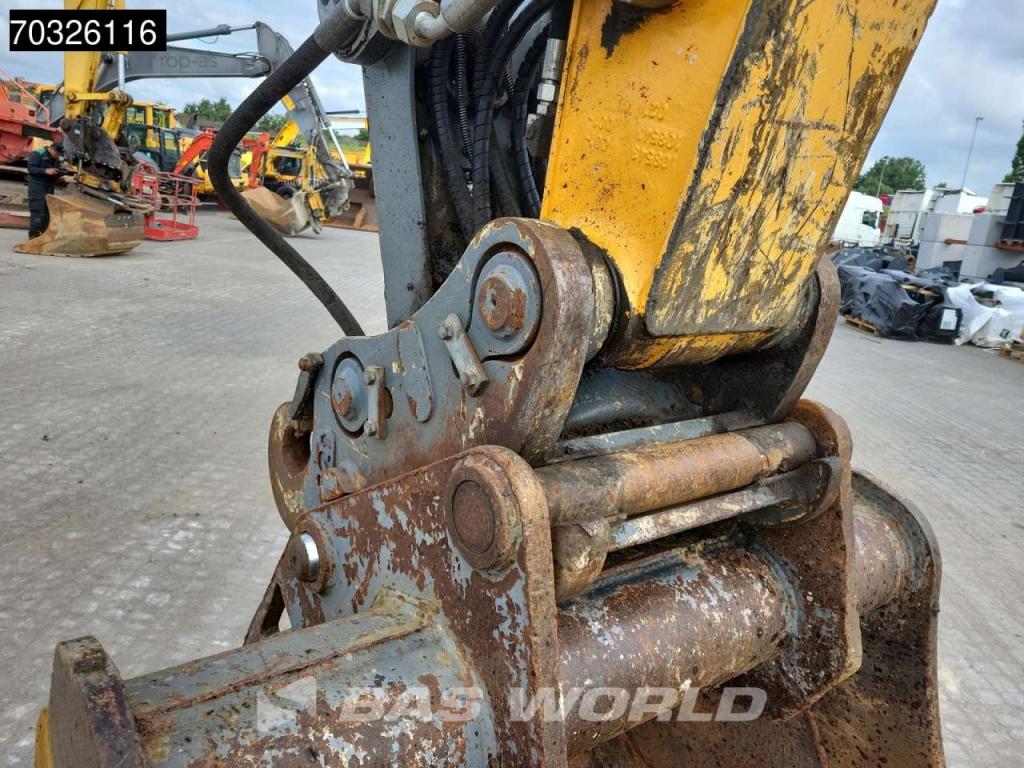 Liebherr R922 LC Photo 13