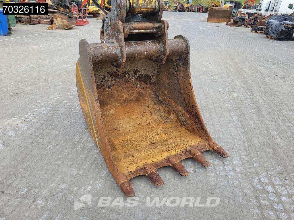 Liebherr R922 LC Photo 14