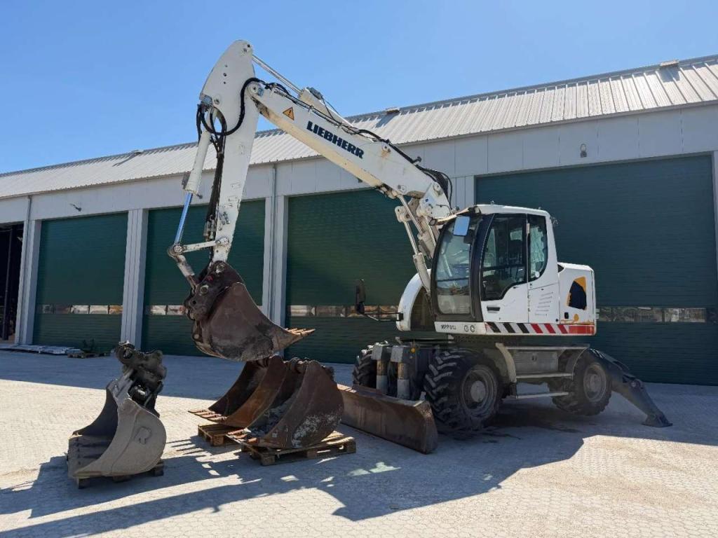 Liebherr A914 Compact 5x attachment - Good working condition Photo 1
