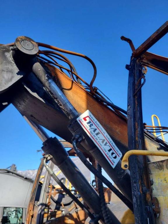 Volvo boom cylinder 14615026 for Volvo EW160E, EW160D Photo 3