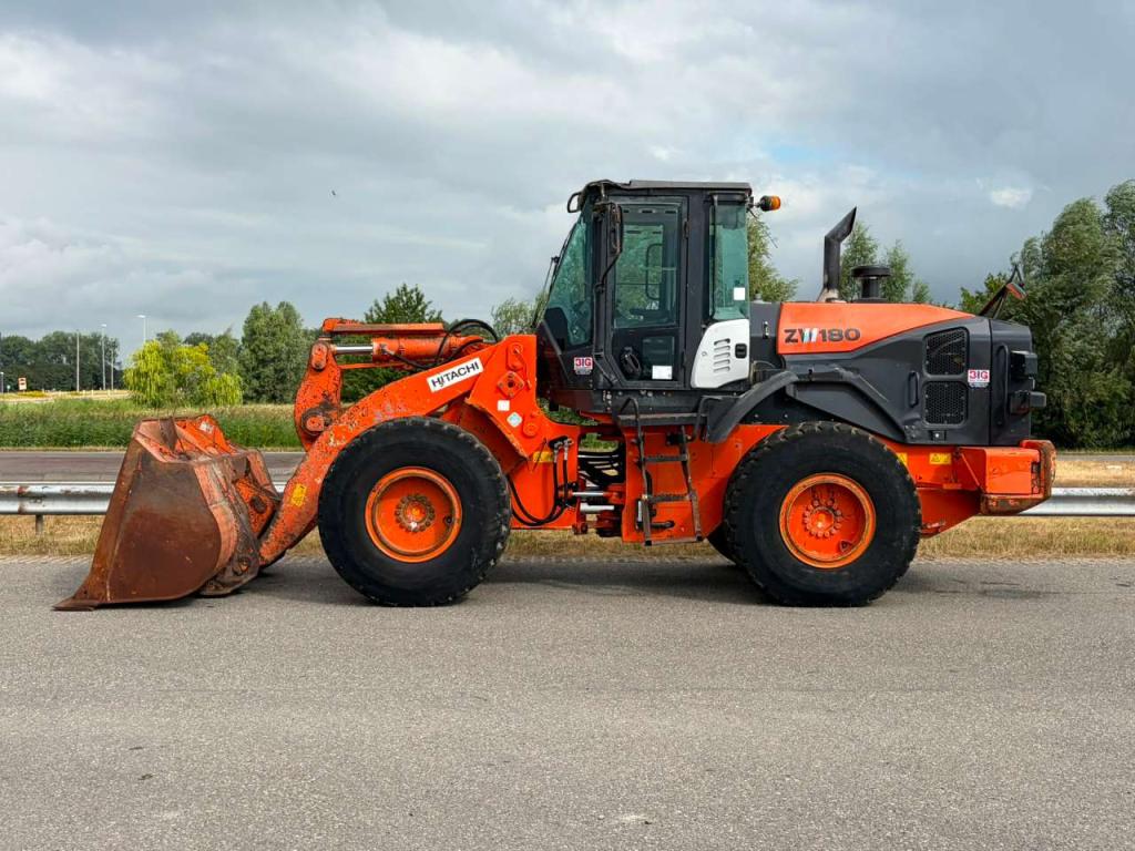 Hitachi ZW180-5B Photo 1