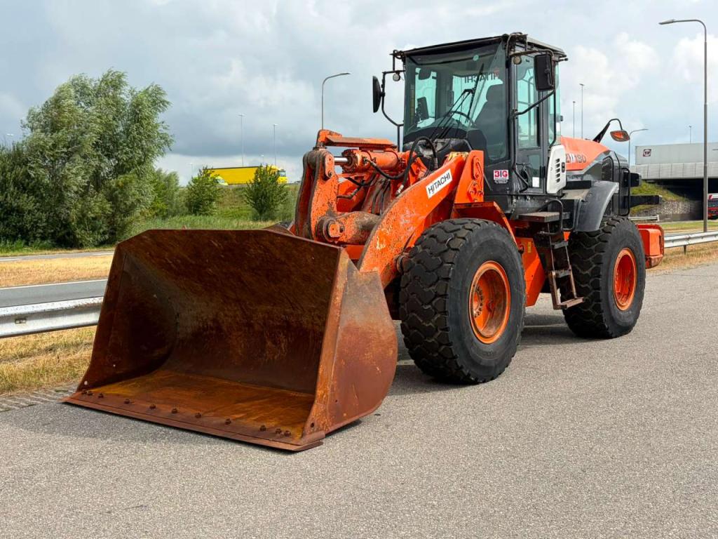 Hitachi ZW180-5B Photo 2