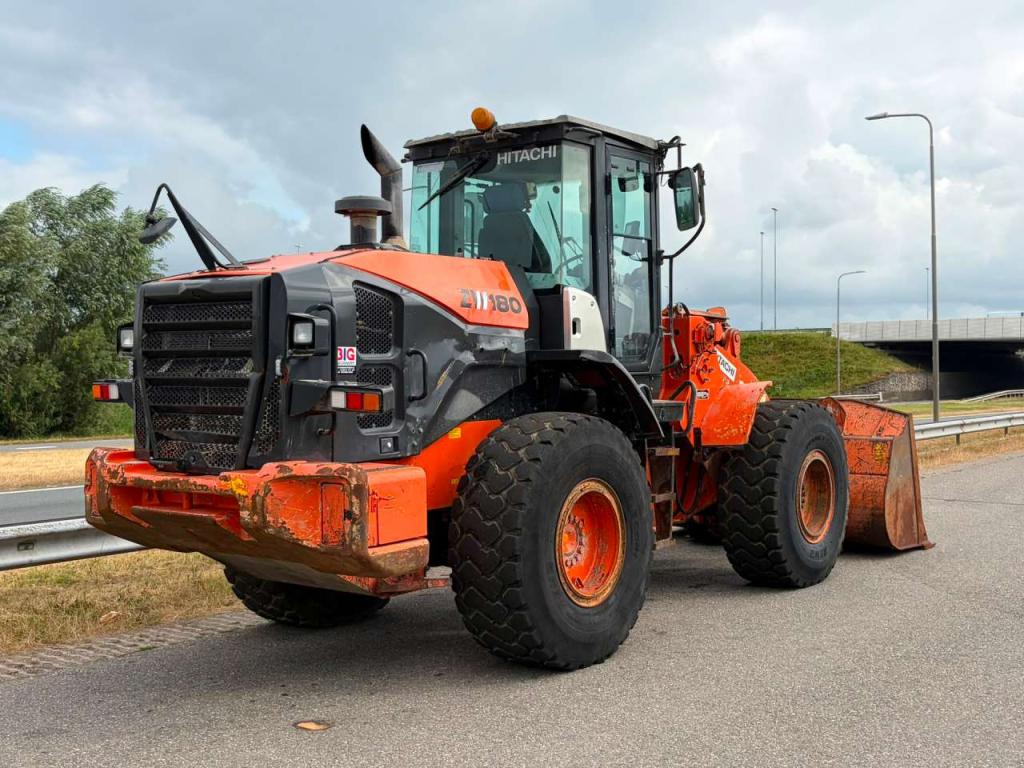 Hitachi ZW180-5B Photo 5
