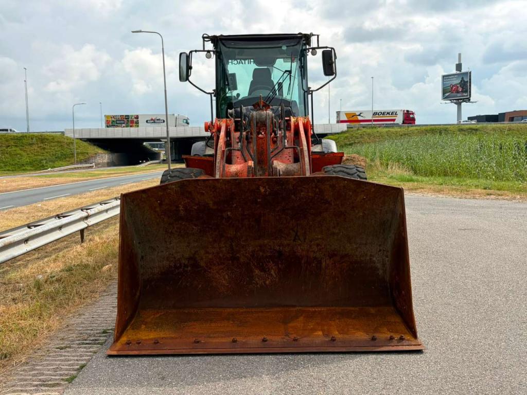 Hitachi ZW180-5B Photo 8