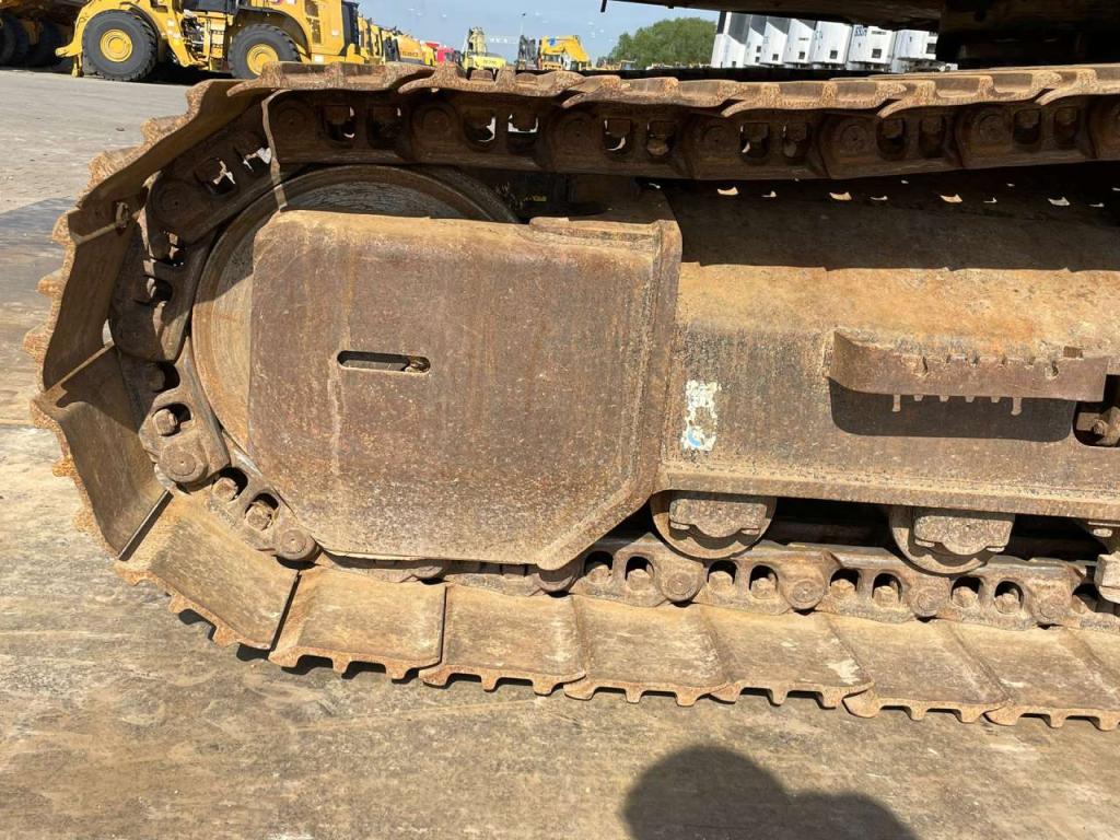 Hitachi ZX210LC-6 Photo 14