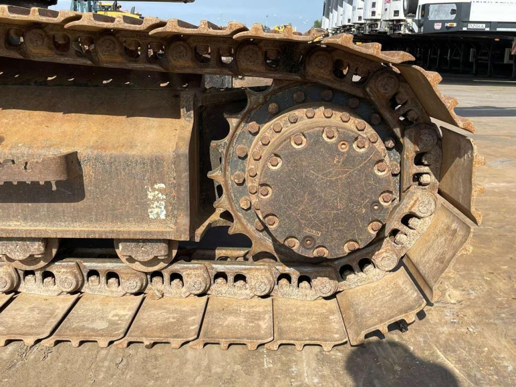 Hitachi ZX210LC-6 Photo 15