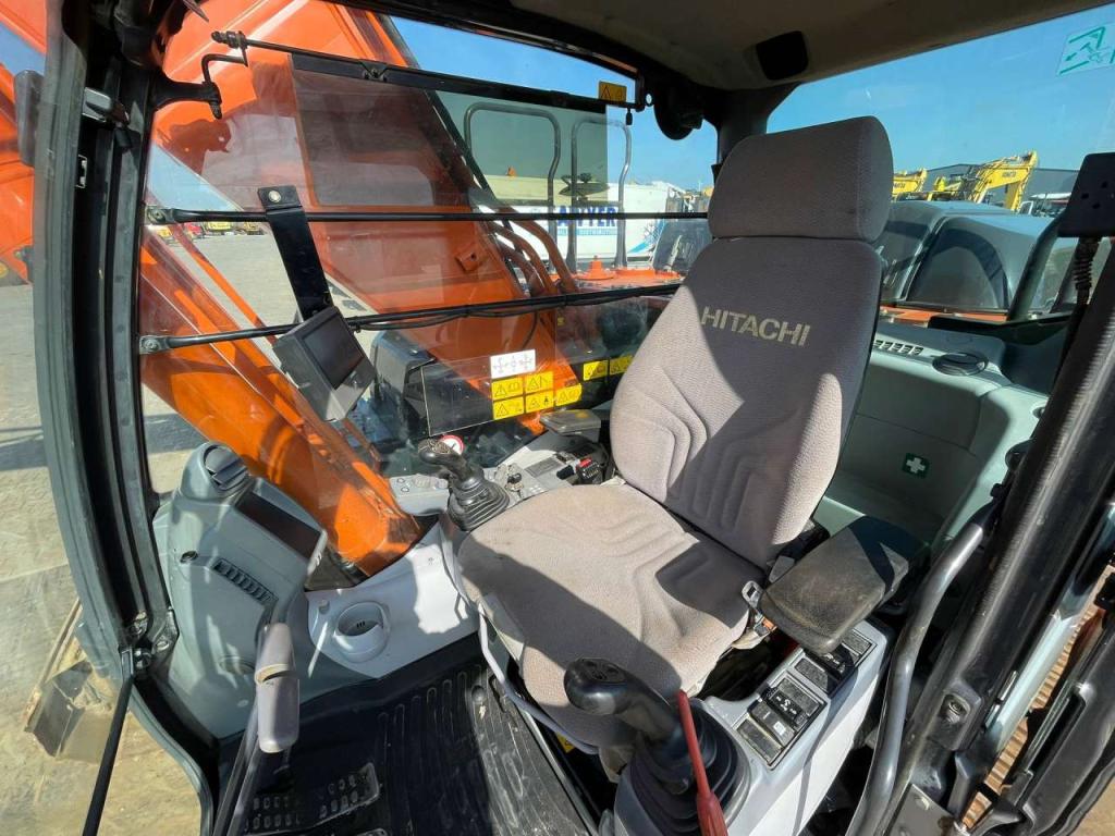 Hitachi ZX210LC-6 Photo 20