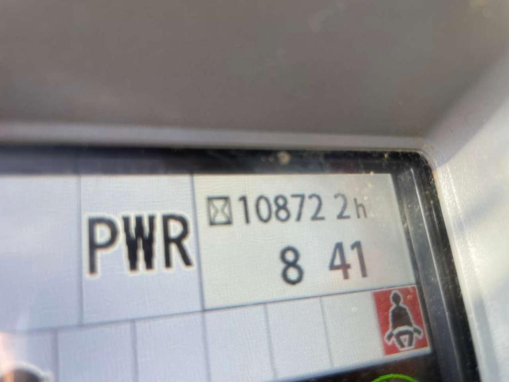 Hitachi ZX210LC-6 Photo 24