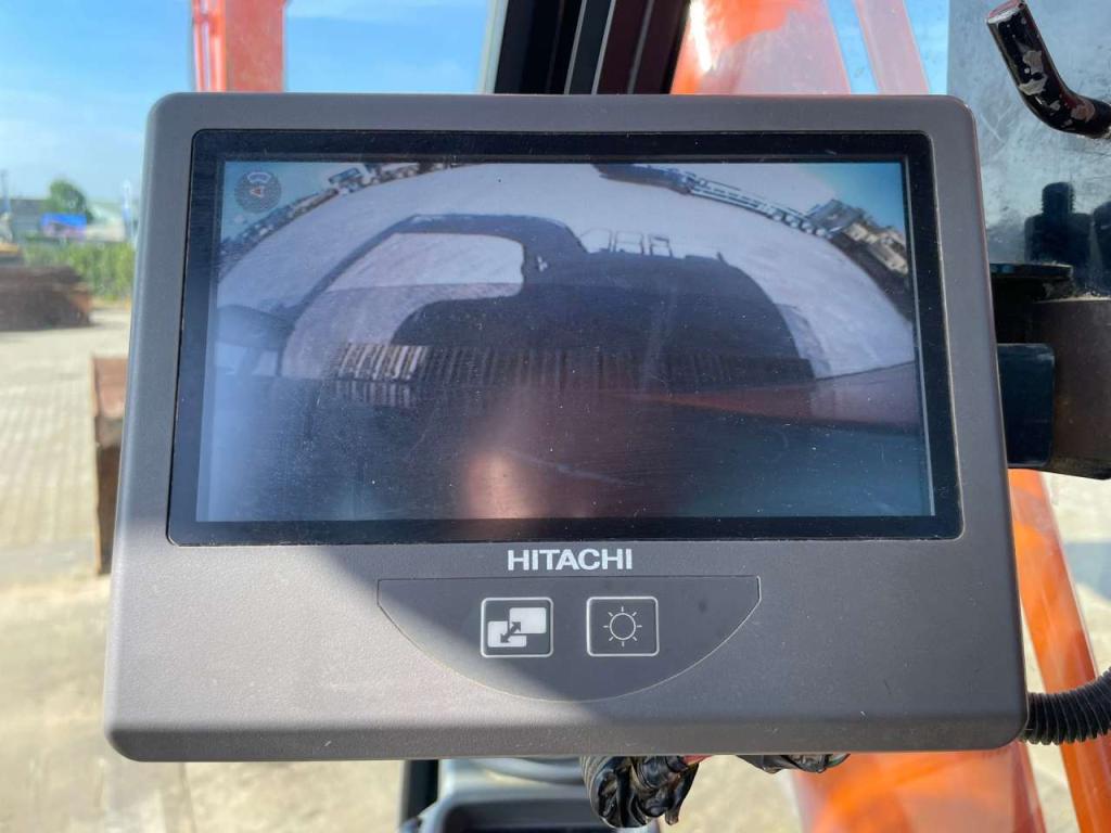 Hitachi ZX210LC-6 Photo 25