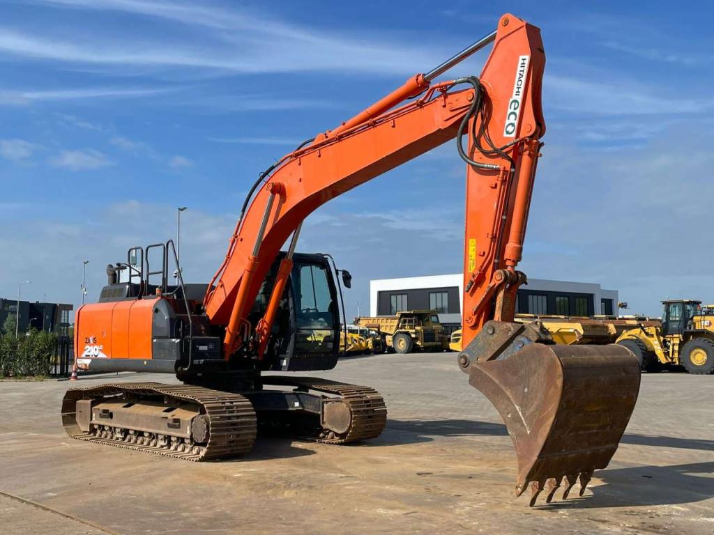 Hitachi ZX210LC-6 Photo 6