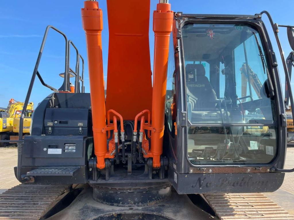 Hitachi ZX210LC-6 Photo 8