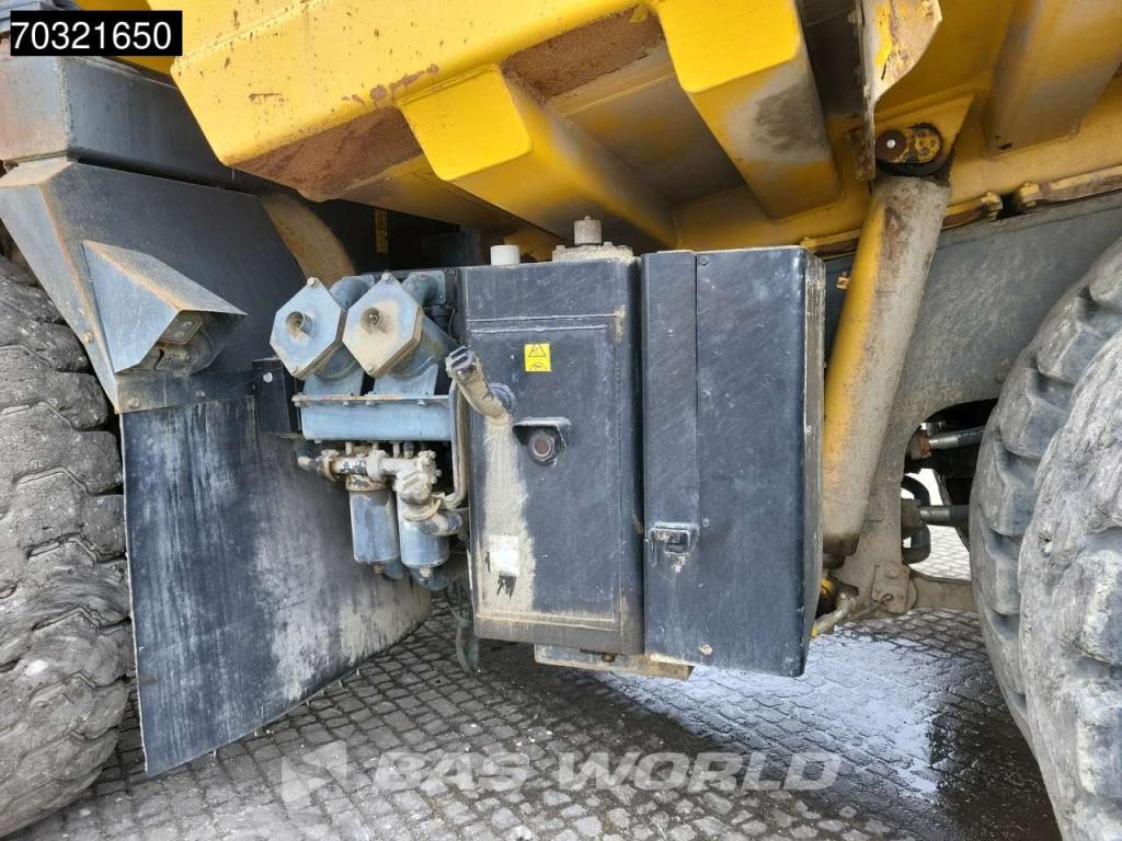 Komatsu HD605 -7E0 Photo 21