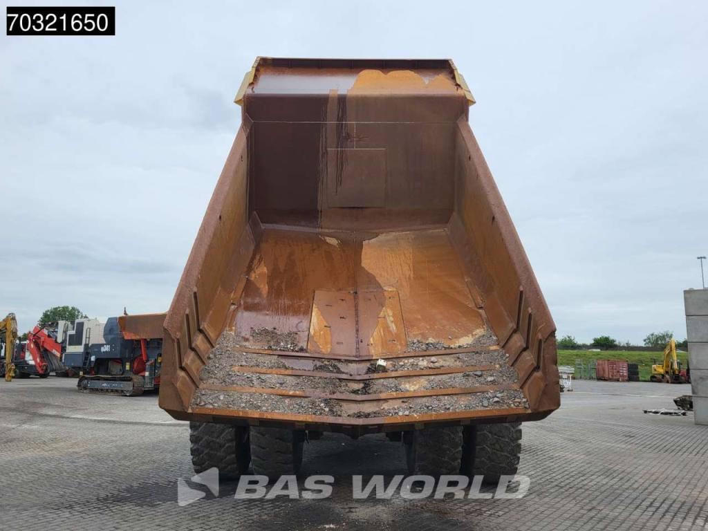 Komatsu HD605 -7E0 Photo 7