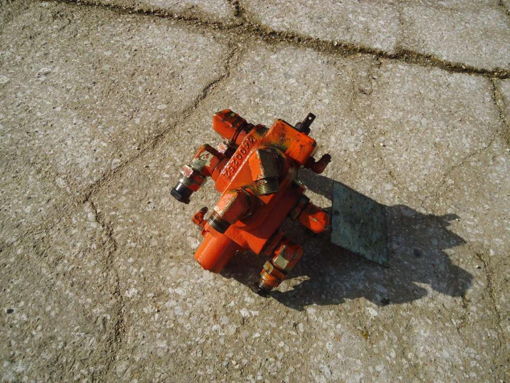 Valve pour marteaux hydraulique pour Fiat Hitachi EX215 Photo 3