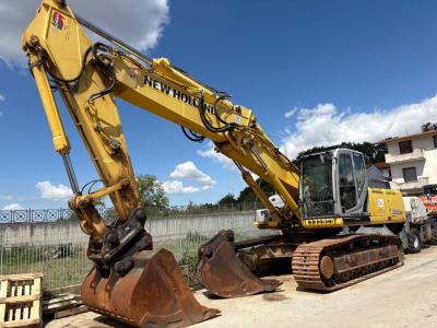 New Holland E385B en vente par Cioria Tractor Srls
