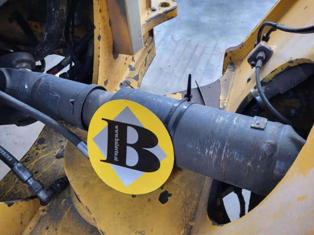 Volvo propeller shaft 15085426 for Volvo loaders Photo 1