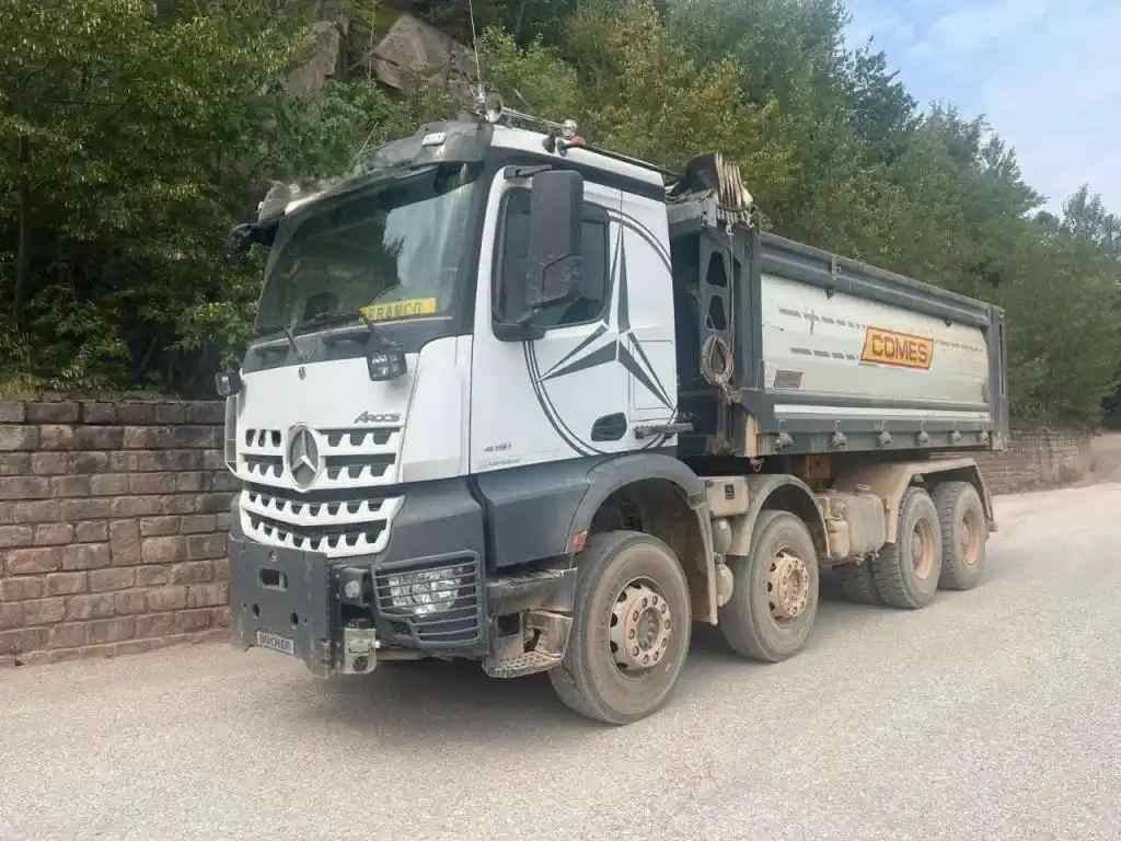 Mercedes-Benz 4151 Photo 1