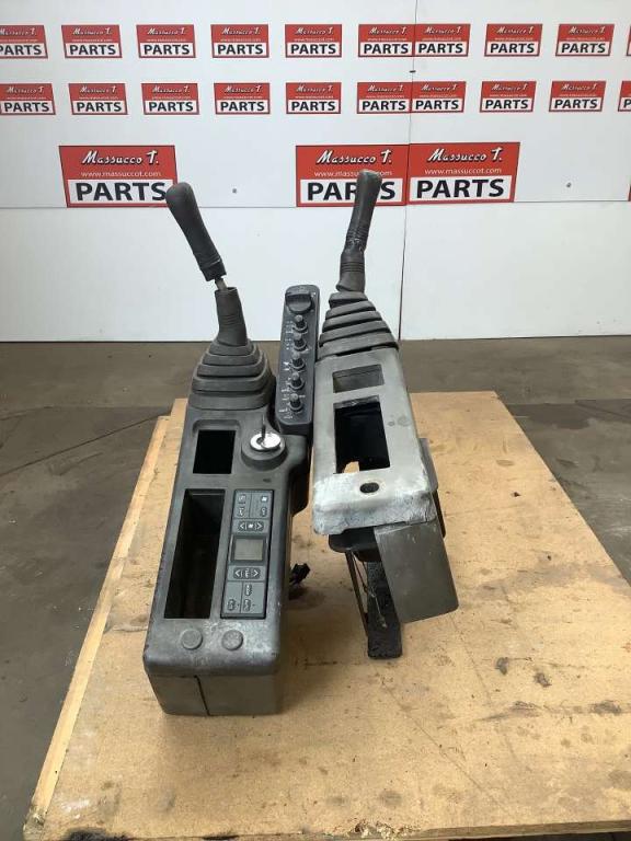Support d’instrumentation pour Hitachi ZX160LC Photo 1