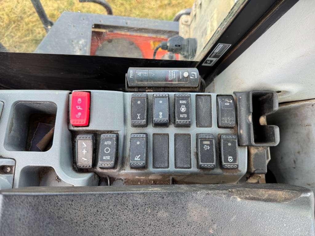 Hitachi ZX310-6 - 3rd Function / Automatic Greasing Photo 11