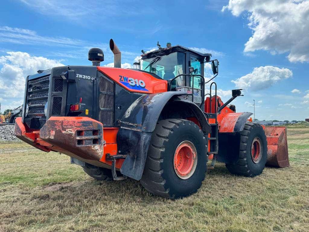 Hitachi ZX310-6 - 3rd Function / Automatic Greasing Photo 5