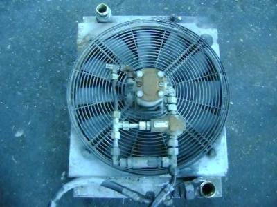 Refroidisseur d'huile hydraulique pour O&K (Orenstein & Koppel) RH6 en vente par PRV Ricambi Srl