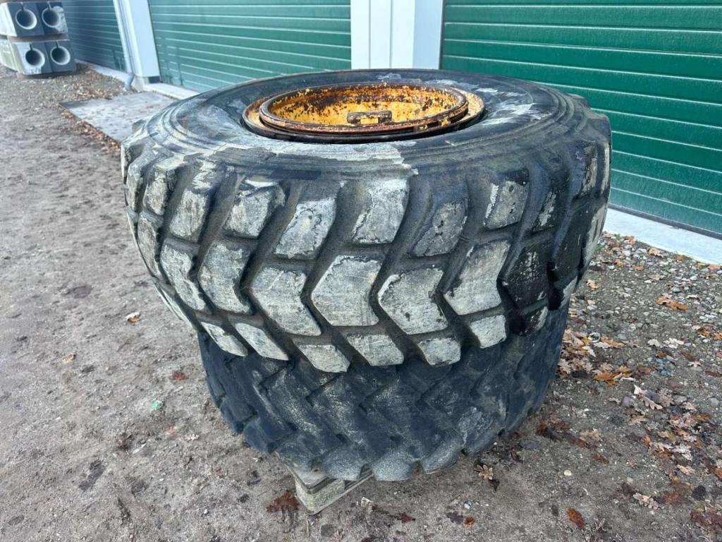 Liebherr L541 Included spare wheels Photo 13