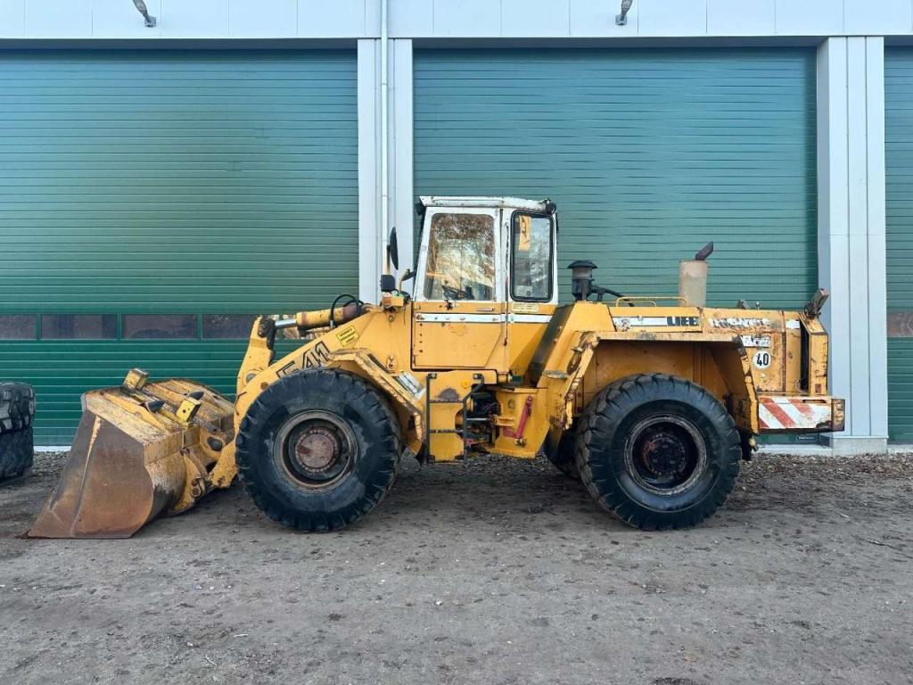 Liebherr L541 Included spare wheels Photo 4