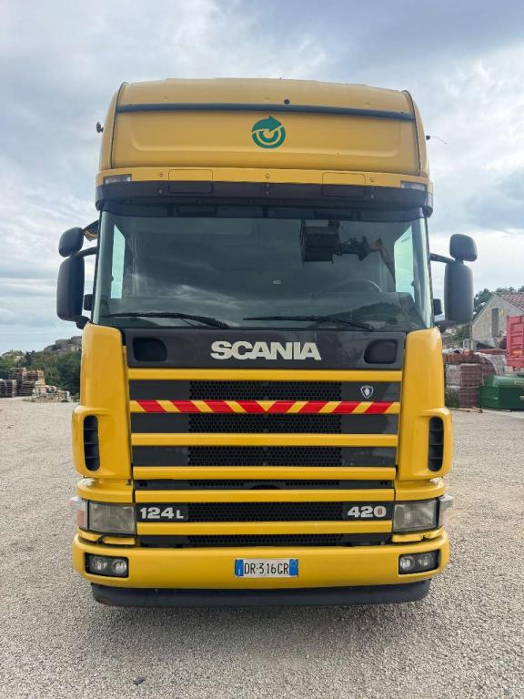 Scania 124L 420 Photo 10