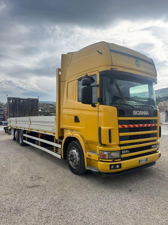 Scania 124L 420 Photo 4
