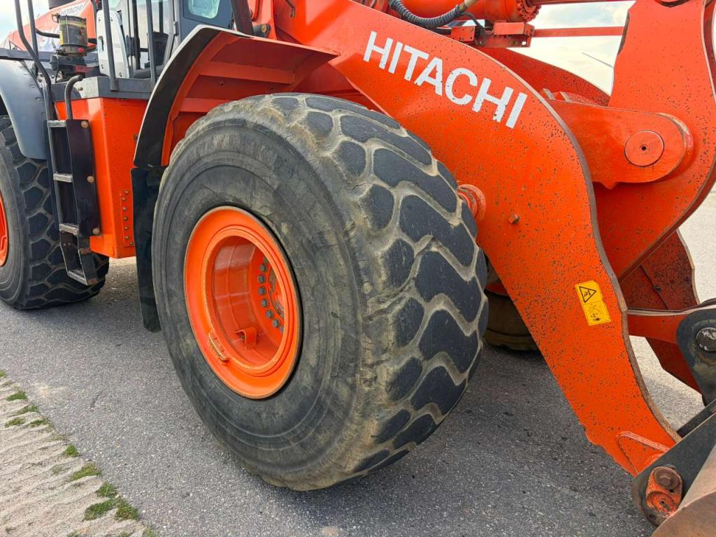 Hitachi ZW310-6 Photo 13