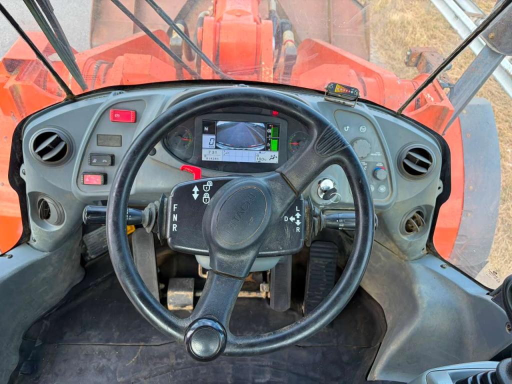 Hitachi ZW310-6 Photo 19