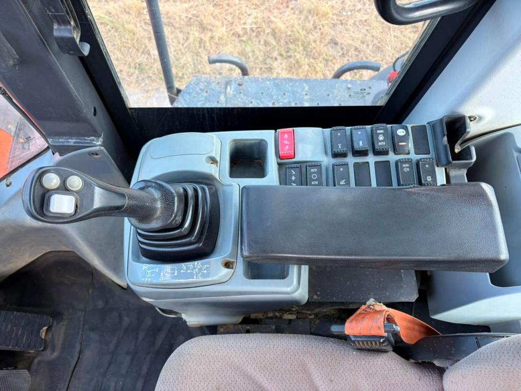 Hitachi ZW310-6 Photo 22