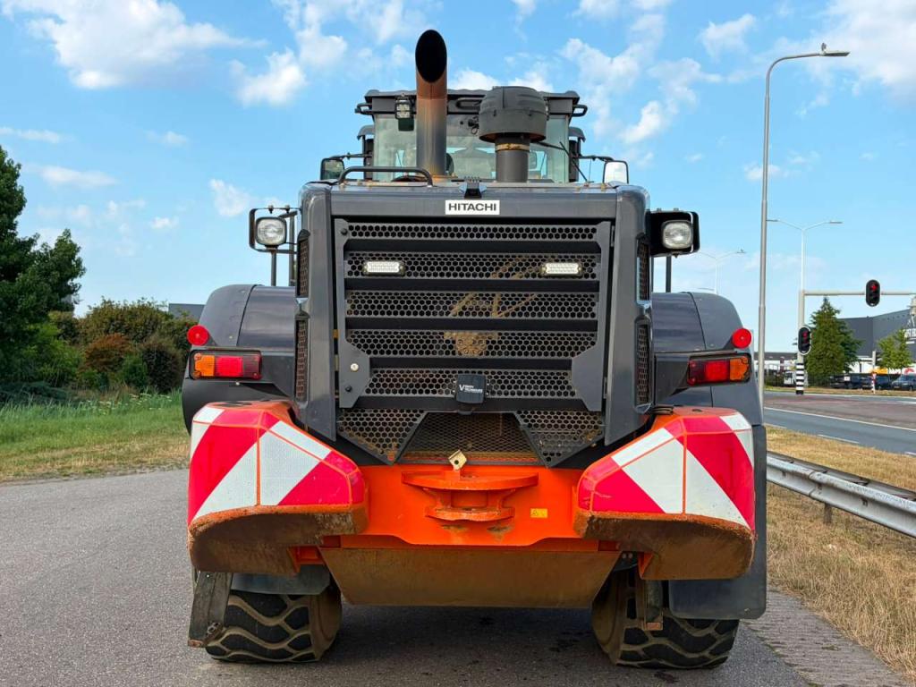 Hitachi ZW310-6 Photo 4