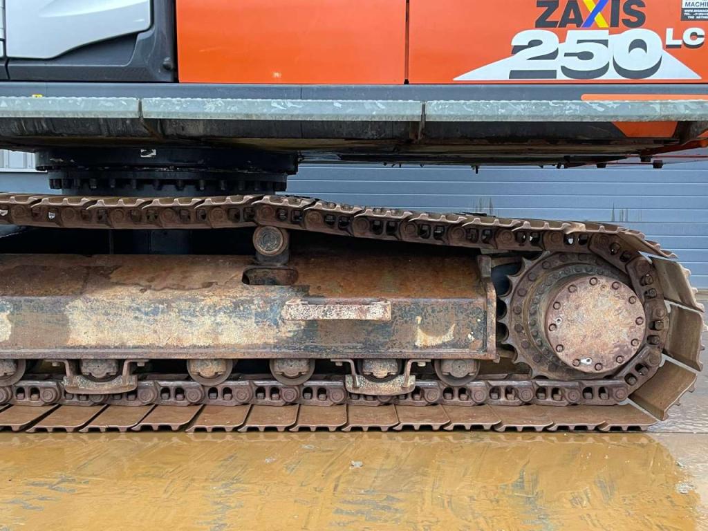 Hitachi ZX250LC-6 Photo 12