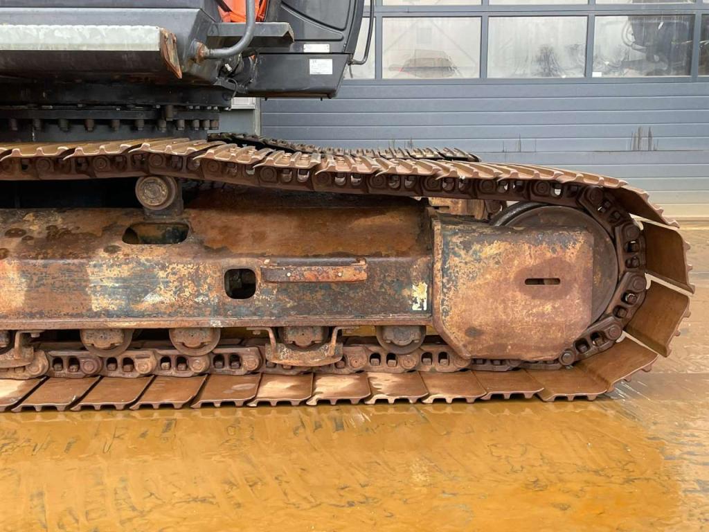 Hitachi ZX250LC-6 Photo 16