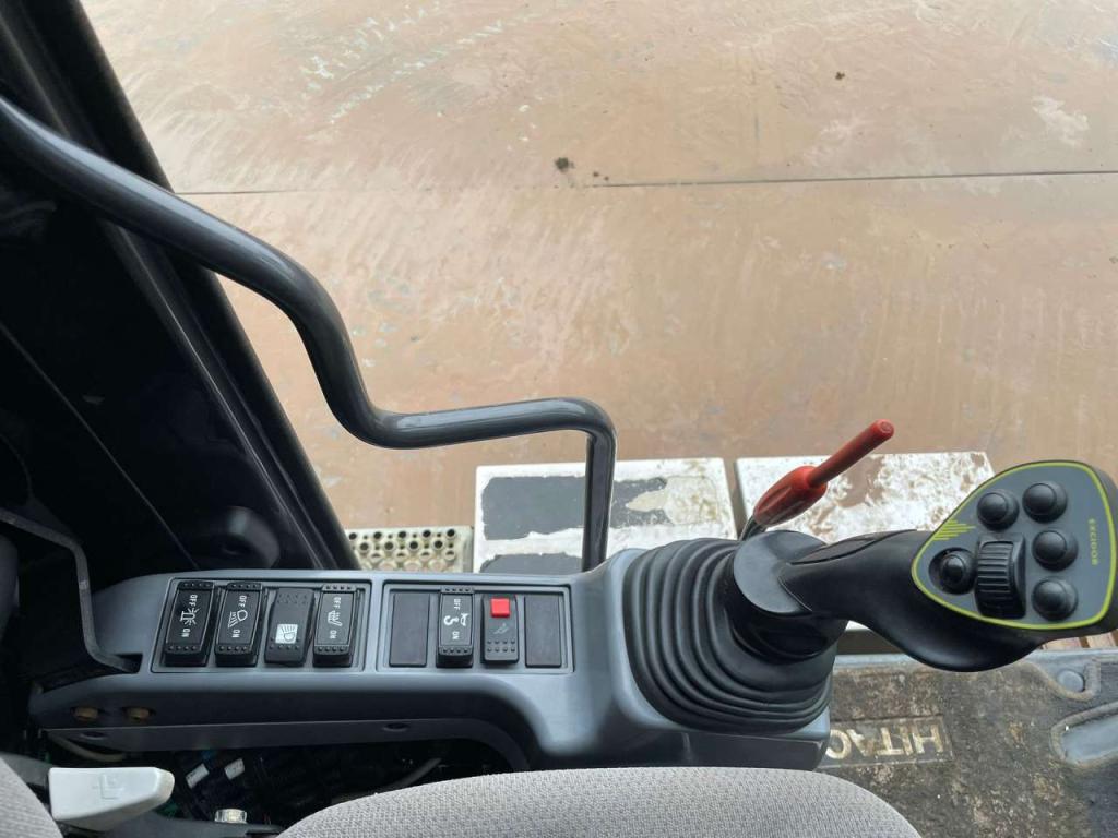 Hitachi ZX250LC-6 Photo 23