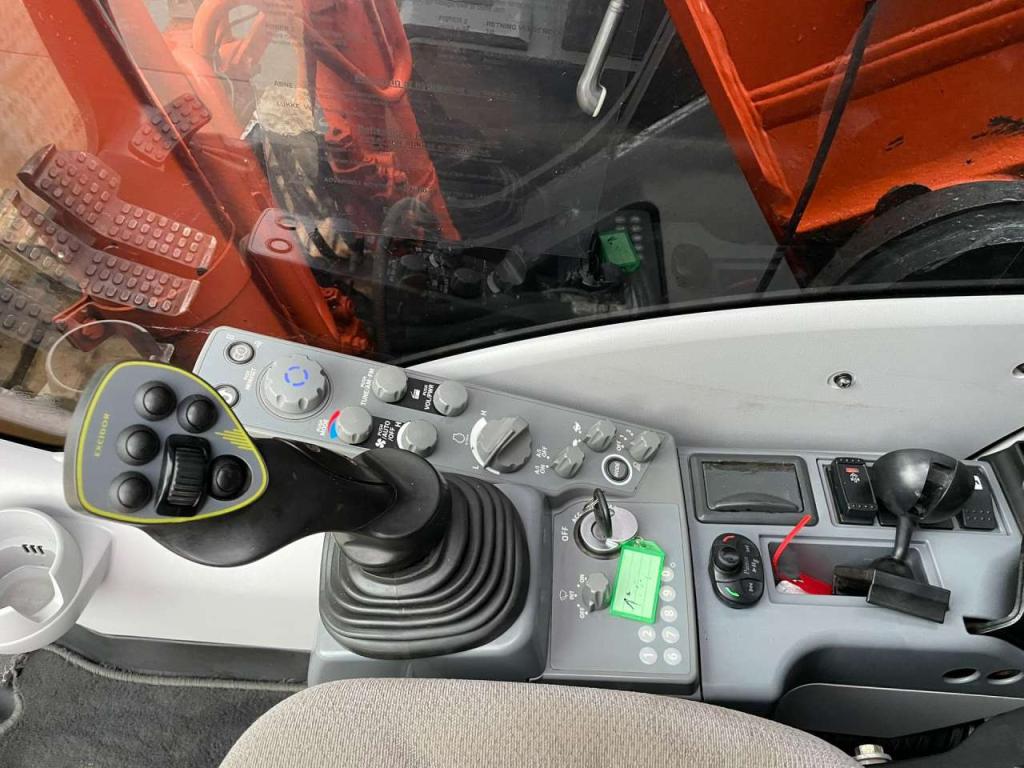 Hitachi ZX250LC-6 Photo 24