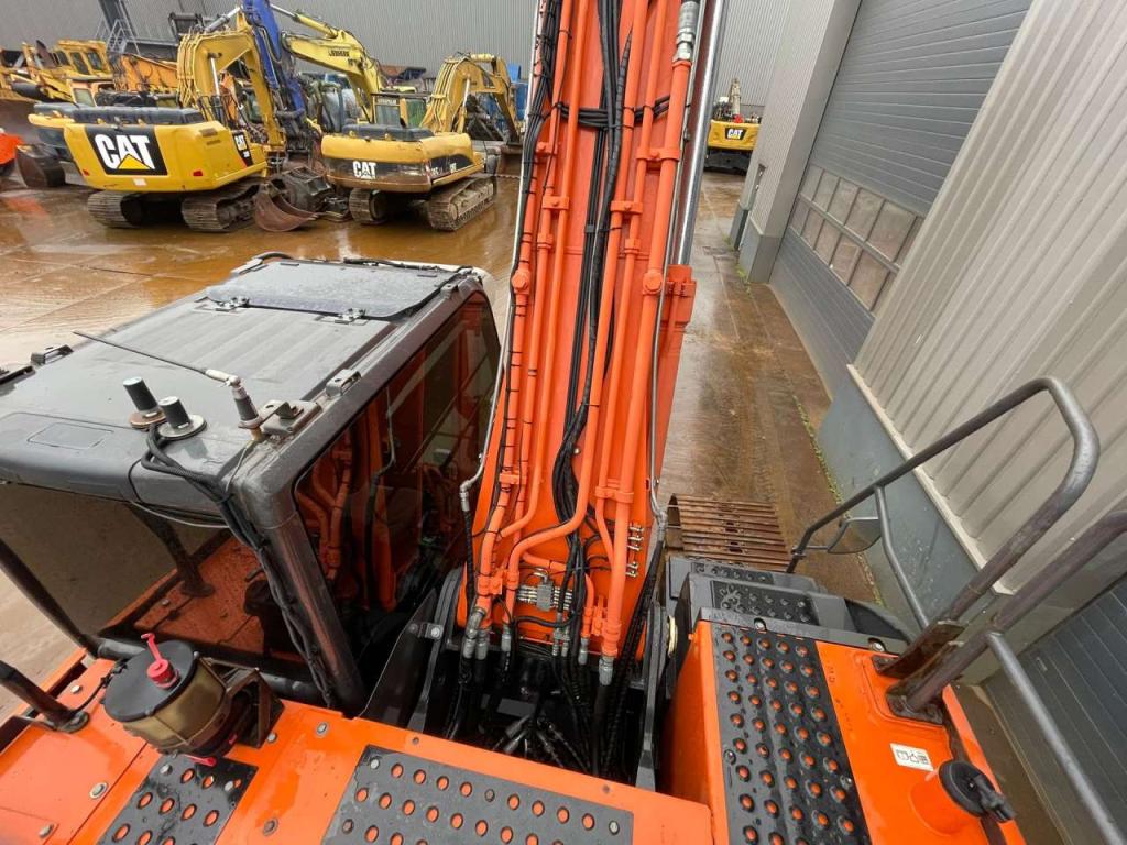 Hitachi ZX250LC-6 Photo 27