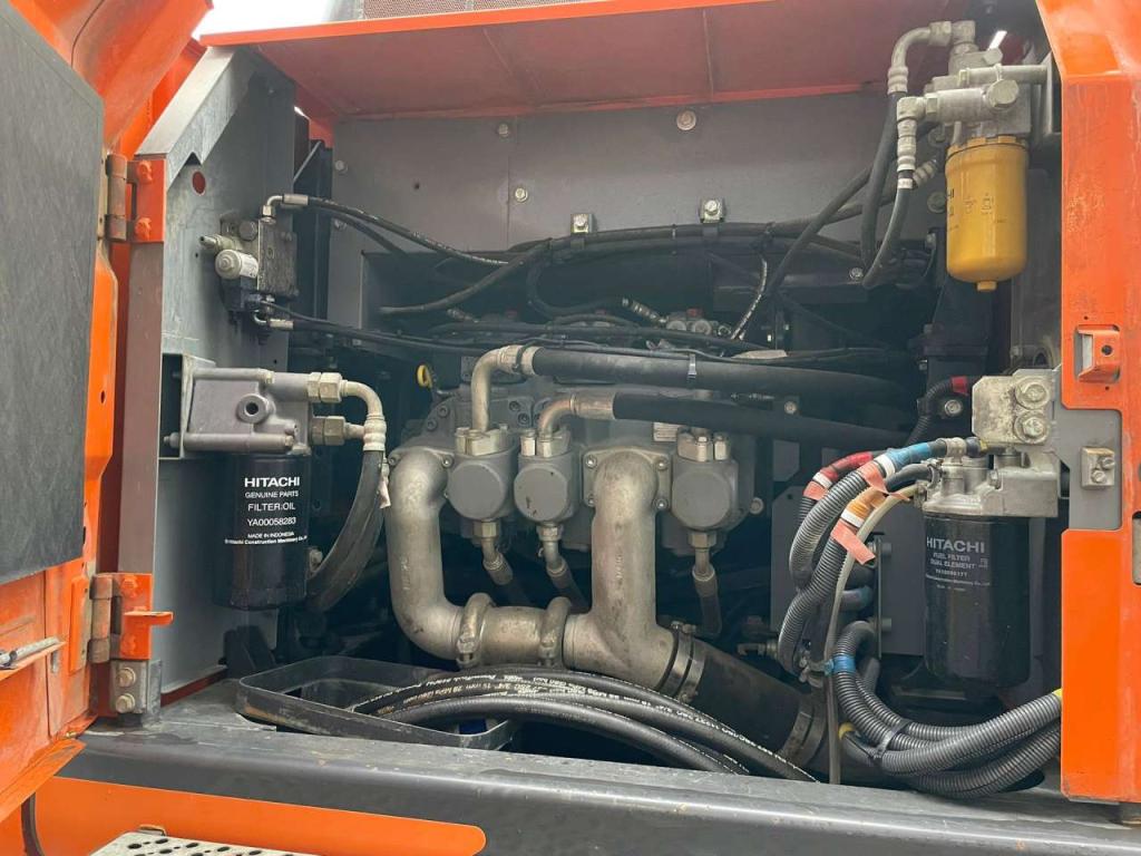 Hitachi ZX250LC-6 Photo 29