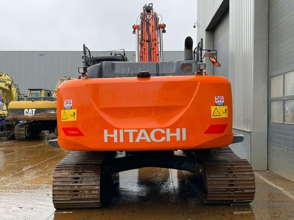 Hitachi ZX250LC-6 Photo 4